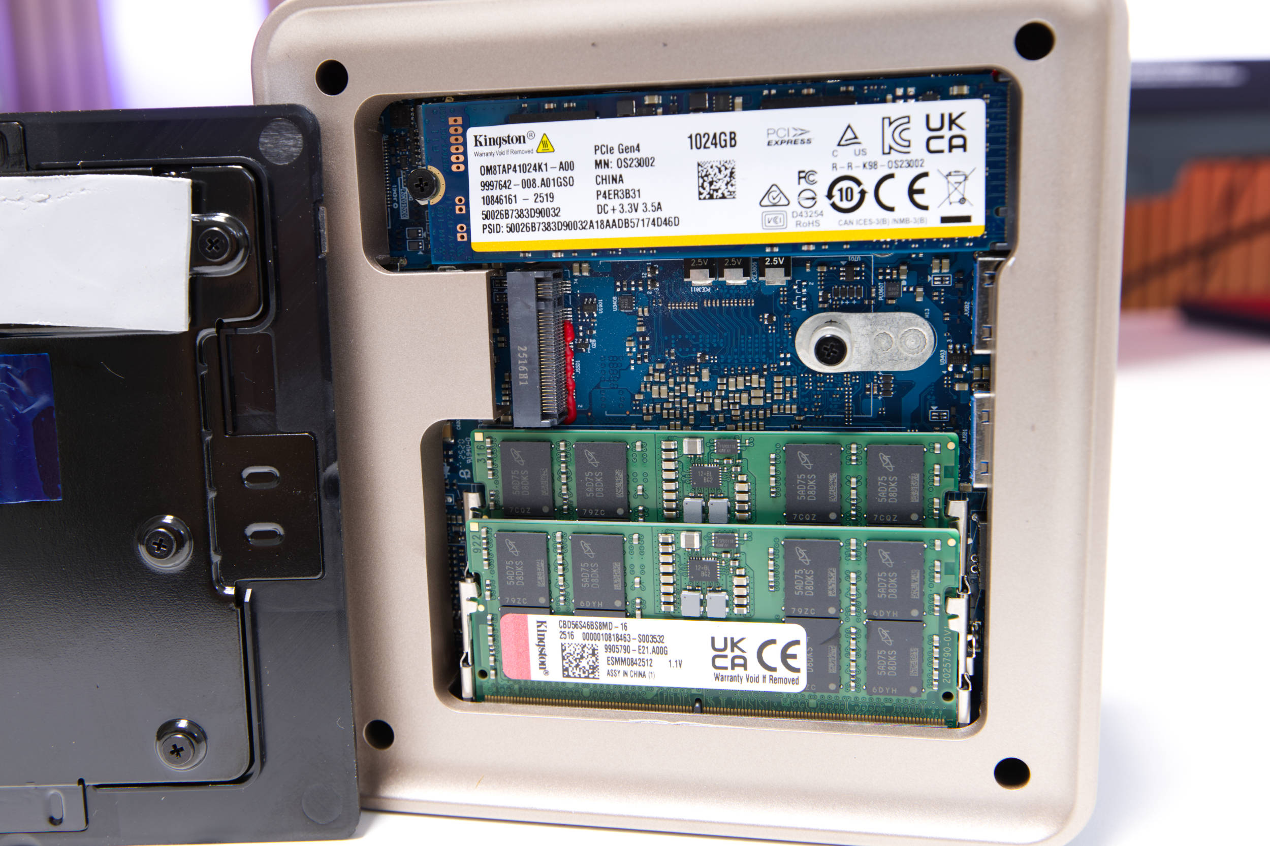 Sapphire EDGE AI RAM und SSD Sapphire EDGE AI RAM und SSD