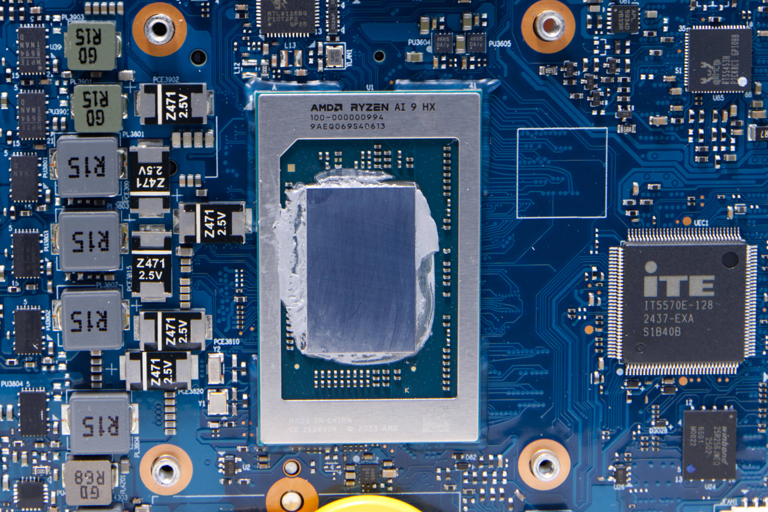 Sapphire EDGE AI Ryzen AI 9 HX 370 Sapphire EDGE AI Ryzen AI 9 HX 370