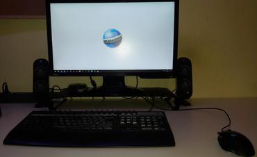 Sharkoon Aluminum Monitor Stand PRO Im Betrieb