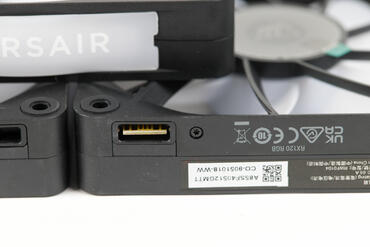 Corsair iCUE LINK RX120 RGB Starter Kit Port