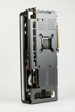 Sapphire Radeon RX 7700 XT Nitro+ Profil-Design-Shot