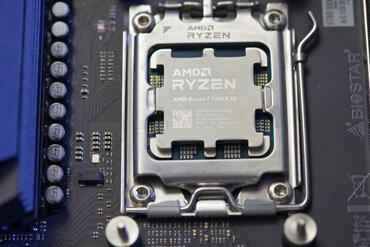 AMD Ryzen 7 7800X3D 