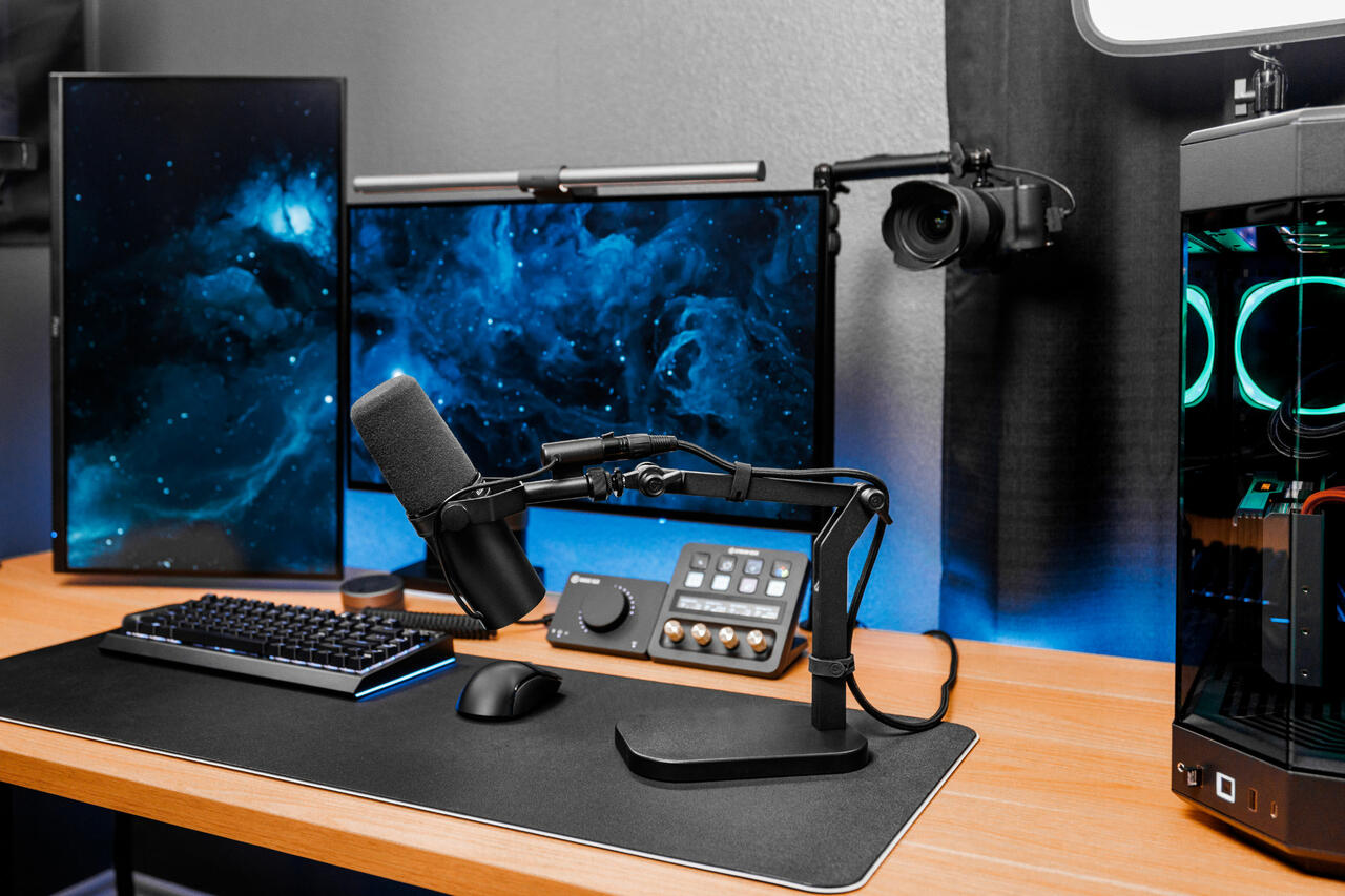 Elgato Wave Desk Stand aufgebaut  Bild © Corsair/Elgato