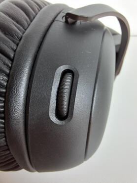 HyperX Cloud III Wireless 008 -  Lautstärkenregler