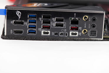 ASUS ROG STRIX B850 F Gaming WIFI IO Ports