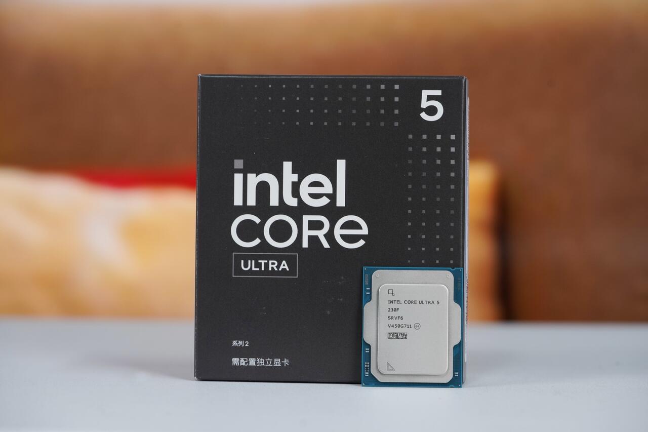 Intel Core Ultra 5 230F Balck Box Verpackung  Bild © Mydrivers